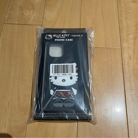 NIB hello kitty iPhone 12/12 pro case - Picture 7 of 9